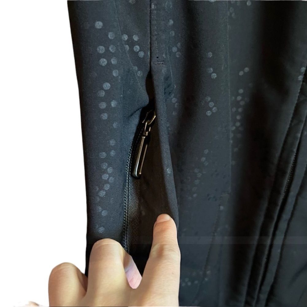 Lolë patterned black full zip jacket. Size small - Picture 15 of 16